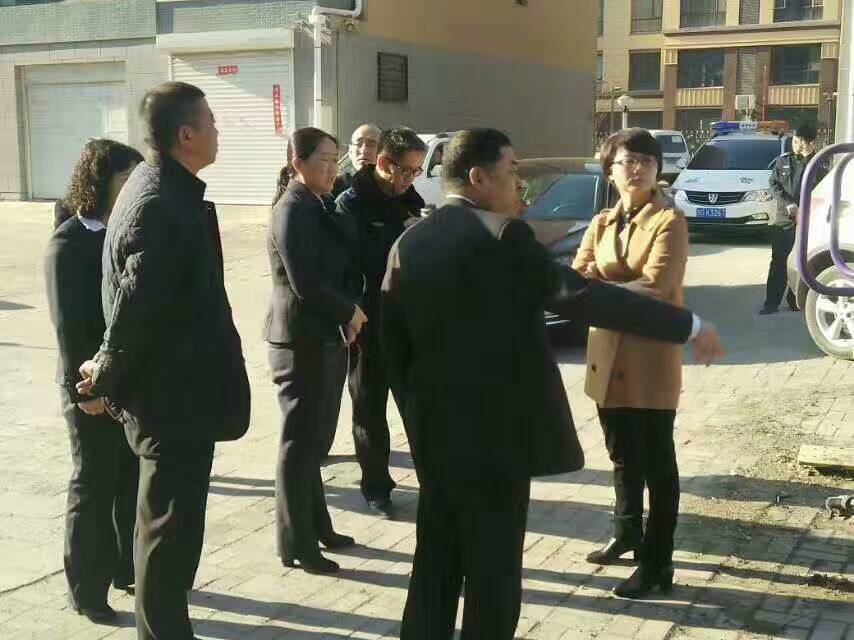 洮北区副区长苗璐深入瑞光街实地检查小区环境卫生情况